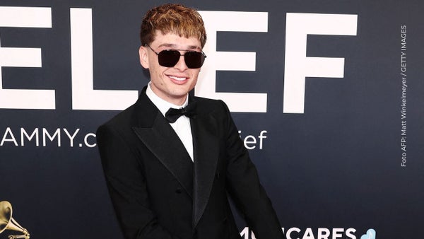 Peso Pluma llama la atención en los Grammy con lujoso reloj: ¿Cuál es su precio? Peso Pluma llama la atención en los Grammy con lujoso reloj: ¿Cuál es su precio?