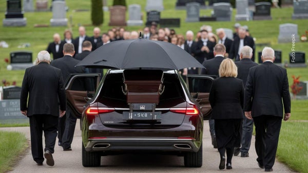 Video viral: muerto salió volando de su ataúd tras colisión en vía de Colombia Video viral: muerto salió volando de su ataúd tras colisión en vía de Colombia