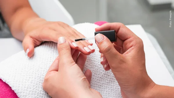 10 diseños de uñas semipermanentes que marcarán tendencia en 2025: ¡Video!