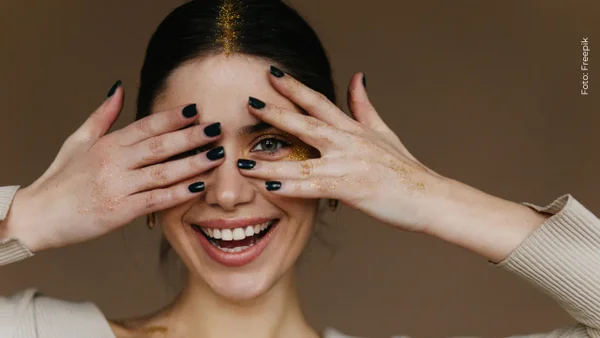 5 tips y estilos infalibles para llevar uñas negras decoradas con estilo en 2025 5 tips y estilos infalibles para llevar uñas negras decoradas con estilo en 2025