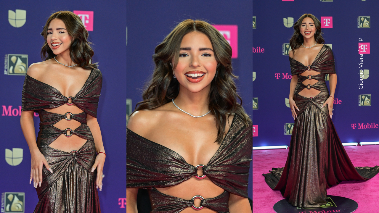 Ángela Aguilar en la alfombra roja de los Premios Lo Nuestro 2025, luciendo un vestido color café y un nuevo estilo de cabello más largo.
