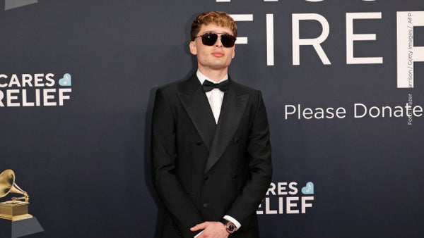 Peso Pluma renueva su imagen y sus fans no pueden con la emoción