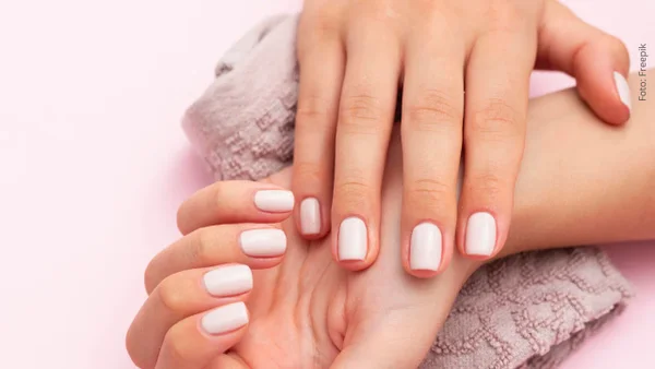 Cómo hacer diseños de uñas profesionales en casa: Tips y trucos para lograrlo