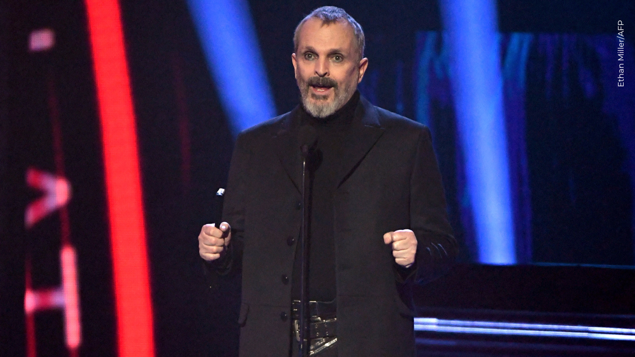 Miguel Bosé en concierto antes de la evacuación por sismo en CDMX Miguel Bosé durante su concierto en el Auditorio Nacional en CDMX fue evacuado por sismo