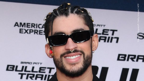 Bad Bunny causa furor con sus últimas fotografías para campaña publicitaria Bad Bunny causa furor con sus últimas fotografías para campaña publicitaria