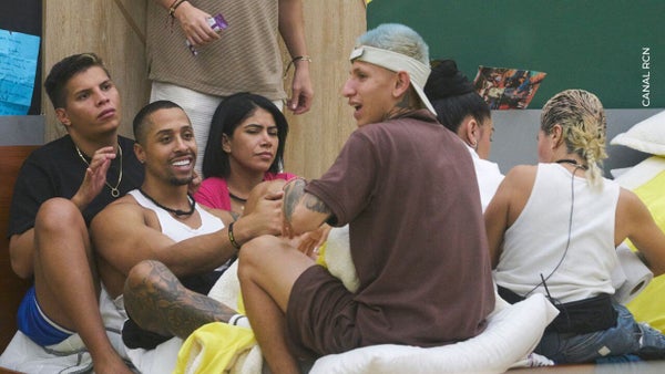 Equipo Fuego es castigado por 10 horas en La casa de los famosos Colombia Equipo Fuego es castigado por 10 horas en La casa de los famosos Colombia