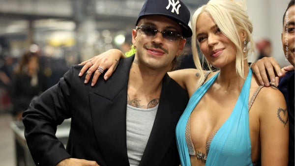Feid habría confirmado el embarazo de Karol G con su respuesta a un paparazzi Feid habría confirmado el embarazo de Karol G con su respuesta a un paparazzi