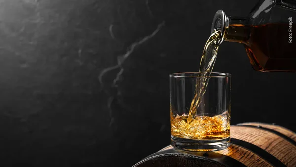 ¿Beber una botella entera de whisky puede ser mortal? Influencer murió en reto viral