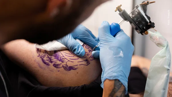 ¿Los tatuajes aumentan el riesgo de cáncer de piel? Esto dice la ciencia reciente