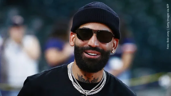 ¿Cuál es la condición cardíaca que llevó a Arcángel a ser hospitalizado de emergencia?