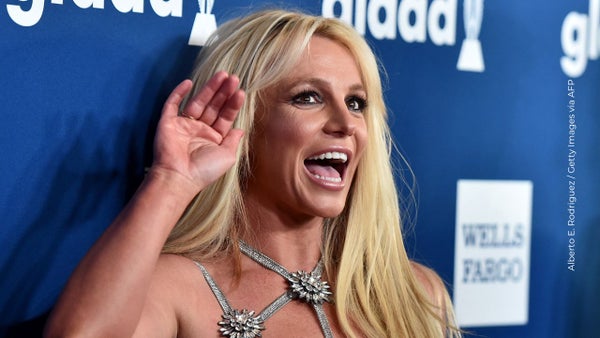 Britney Spears preocupa a fans tras aparición en México con un muñeco envuelto como bebé Britney Spears preocupa a fans tras aparición en México con un muñeco envuelto como bebé