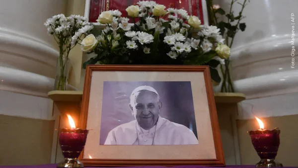¿Qué es una neumonía bilateral? La posible causa de muerte del papa Francisco