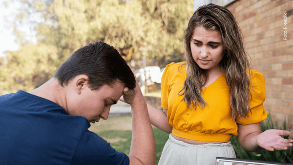 Video viral de una mujer descubriendo a su esposo con la amante en restaurante