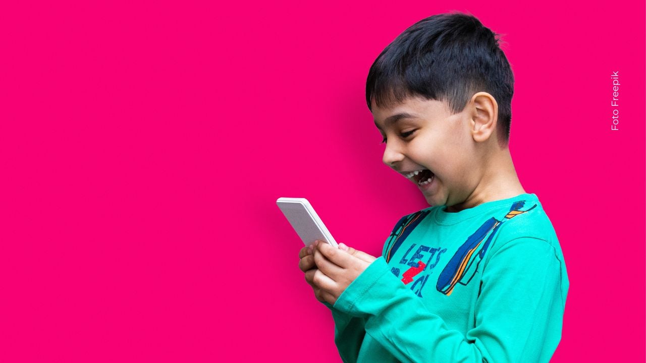 Niño en celular