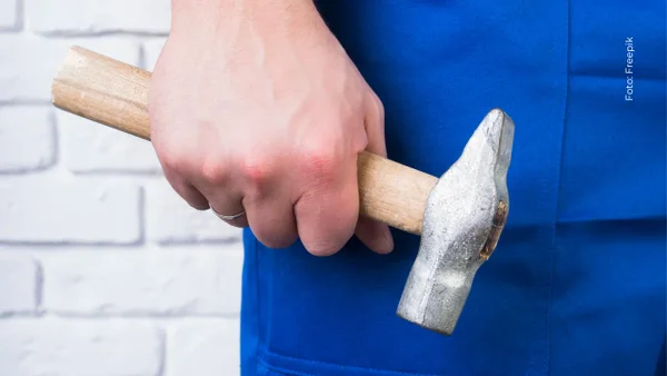 Mujer derribó la pared de su vecina porque le obstruía su vista: video