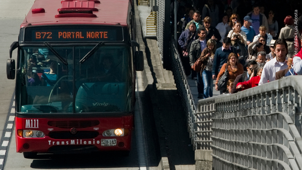 Video viral: jóvenes graban un TikTok en TransMilenio y registran un robo Video viral: jóvenes graban un TikTok en TransMilenio y registran un robo