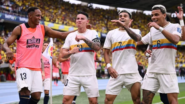 Las parejas de la Selección Colombia que arrasaron con sus looks en el último partido