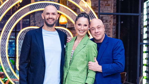 Así lucían Claudia Bahamón, Jorge Rausch y Nicolás de Zubiría en la primera temporada de MasterChef Así lucían Claudia Bahamón, Jorge Rausch y Nicolás de Zubiría en la primera temporada de MasterChef