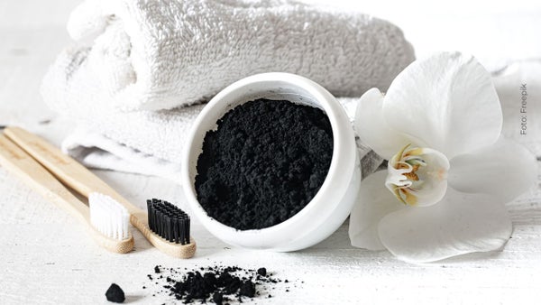 ¿Es seguro blanquearse los dientes con remedios caseros? Esto opinan los expertos