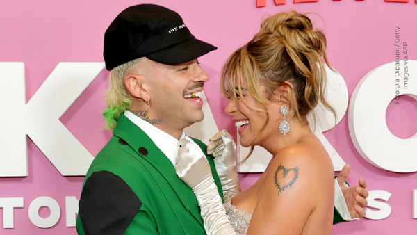 Karol G se puso nerviosa al notar que Feid apareció en su transmisión en vivo