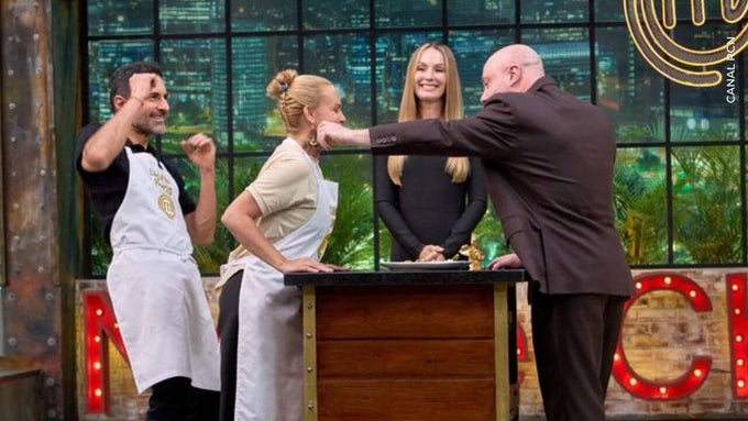 Carolina Sabino y Luisfer en MasterChef Celebrity