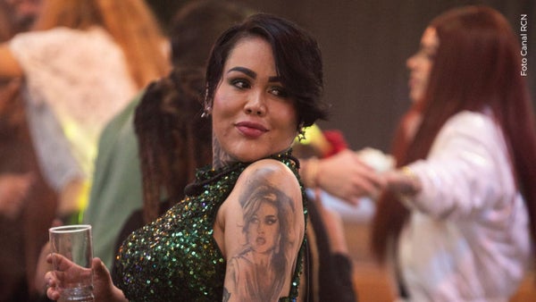 Yina Calderón reveló quién es el hombre con el que la grabaron besándose en un bar