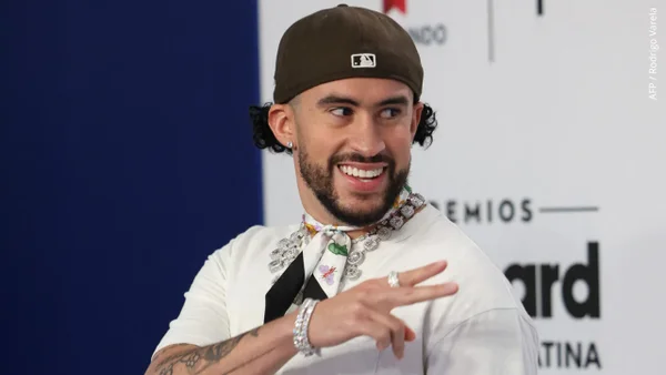 Escuchar a Bad Bunny libera dopamina, serotonina y oxitocina, según estudio Escuchar a Bad Bunny libera dopamina, serotonina y oxitocina, según estudio