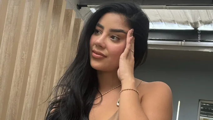 Mariana Zapata pone condición a quienes quieran una foto con ella La condición de Mariana Zapata para tomarse una foto con ella.