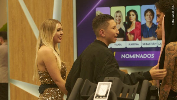 Cris Valencia mostró foto de la que sería su nueva novia tras Yana Karpova Cris Valencia mostró foto de la que sería su nueva novia tras Yana Karpova