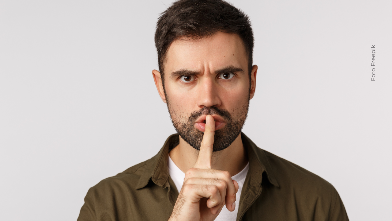 El arte de mentir involucra construir imágenes mentales falsas y controlar las emociones para sostener el engaño.