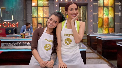 Violeta Bergonzi y Valentina Taguado en MasterChef Celebrity.