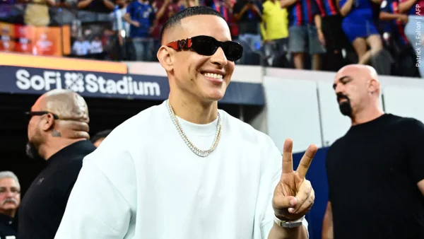Daddy Yankee predica en iglesia cristiana y conmueve con mensaje de fe: “Dios es bueno” Daddy Yankee predica en iglesia cristiana y conmueve con mensaje de fe: “Dios es bueno”