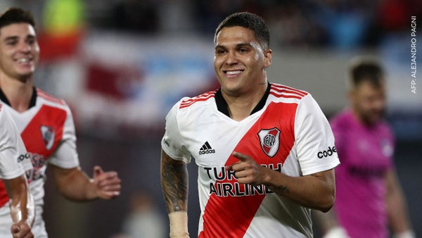 Así fue el impresionante recibimiento a Juanfer Quintero en Argentina ¡De película!