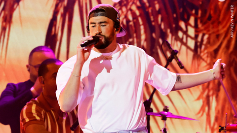 Bad Bunny se presenta en el escenario durante la 65.ª edición de los Premios GRAMMY.