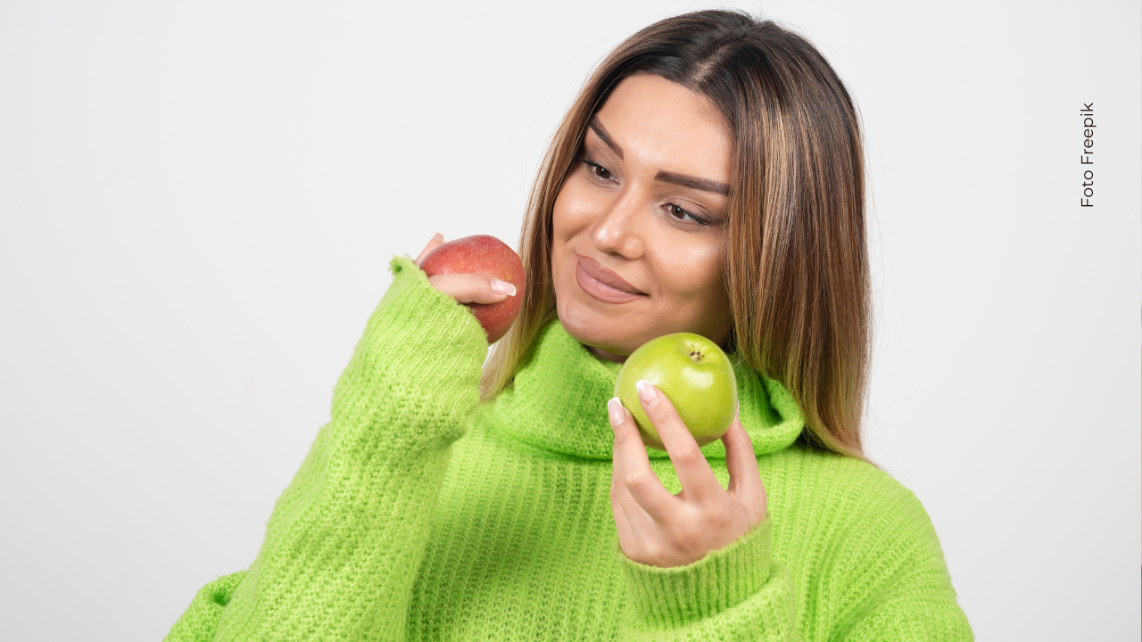 Incluir manzanas en la dieta es recomendado por organismos de salud para prevenir enfermedades del corazón.