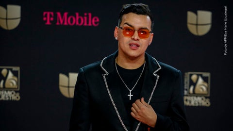Yeison Jiménez sorprende al presumir título como “psicólogo”