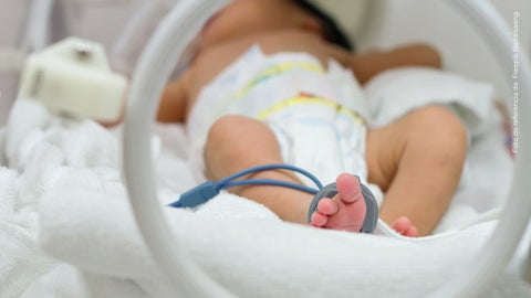 El Rey de las extensiones vive angustia por su hijo hospitalizado