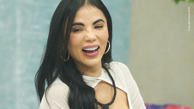 Con estilo y seguridad: Karina García impactó al conducir una moto