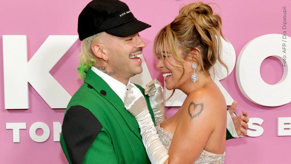 Karol G encanta cantando ‘Verano rosa’ con Feid en medio de sus vacaciones