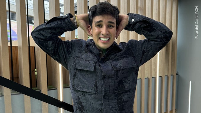 Valentino Lázaro dice que Cara le dio permiso de llamar a Isabella Ladera y explica, en sus redes, por qué lo hizo.