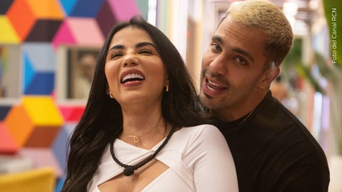 En sus redes, Altafulla revela la llegada de su novia Karina García a Cartagena.