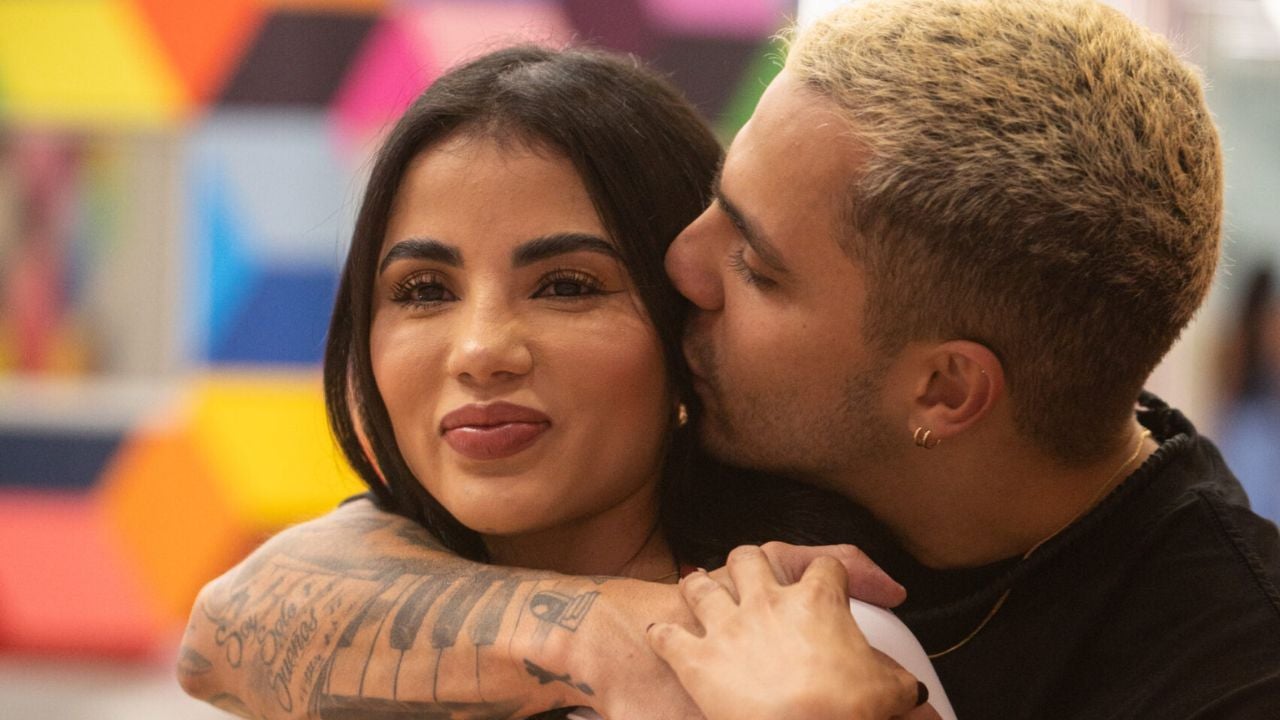 La modelo Karina García llega a Cartagena y Altafulla se muestra emocionado en sus redes sociales.