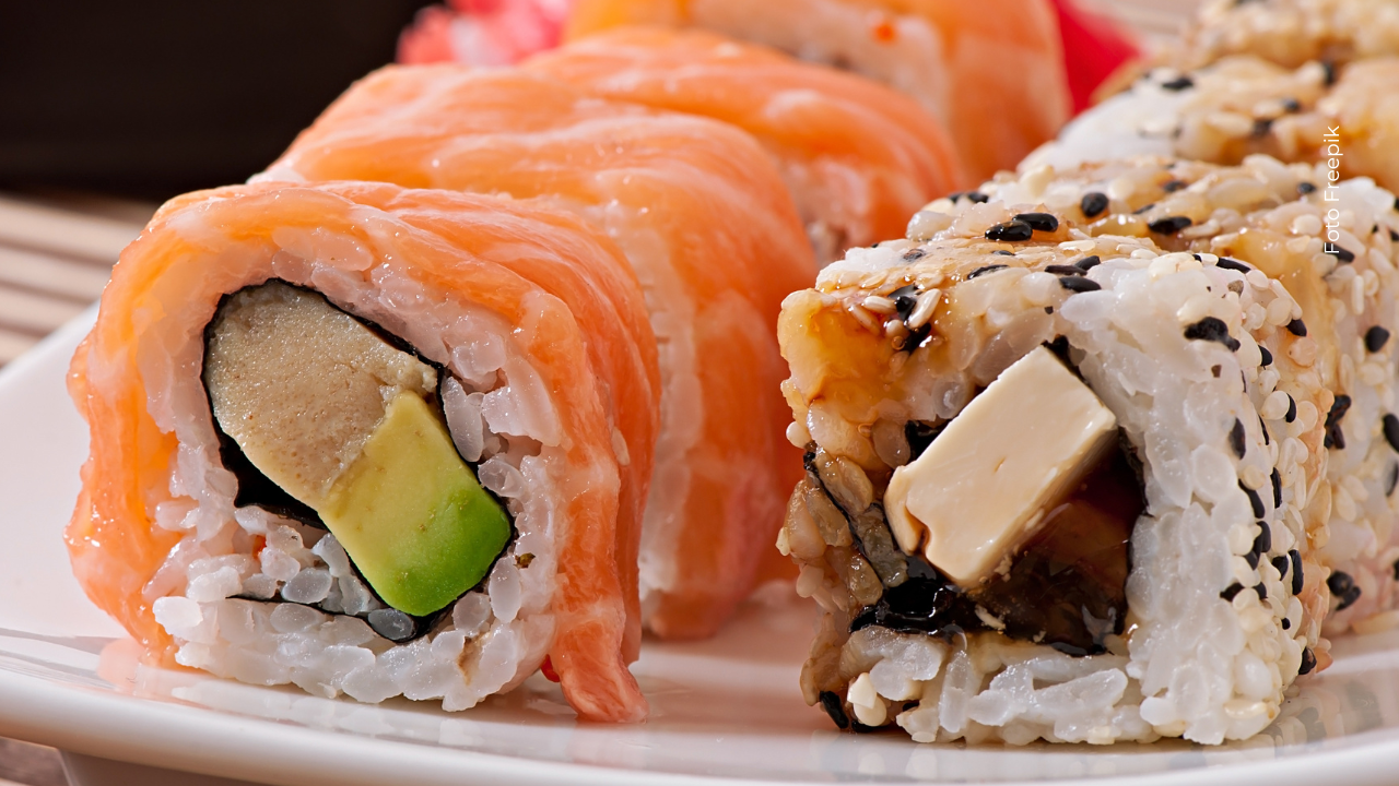 ¿Sabías que mojar el arroz en salsa de soja está mal visto? La etiqueta del sushi tiene sus propias reglas.