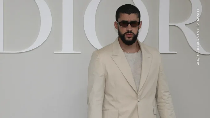 El gesto que tuvo Bad Bunny con una fan en un concierto Bad Bunny tapa a una fan que mostraba de más