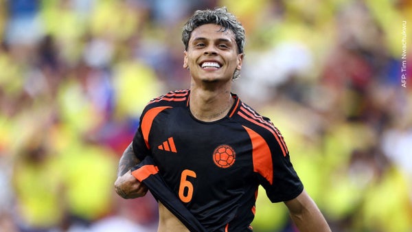 ¡Con regalo! Así recibieron a Richard Ríos en Portugal tras fichar por Benfica ¡Con regalo! Así recibieron a Richard Ríos en Portugal tras fichar por Benfica