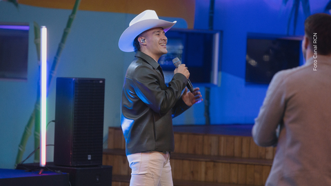 El cantante regional colombiano acompañó a su hija en un paseo a caballo que se robó los aplausos.