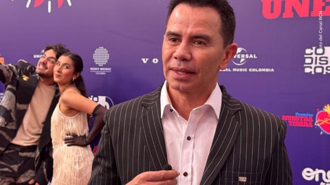 Jhonny Rivera vivió un susto en tarima: olvidó la letra de su canción