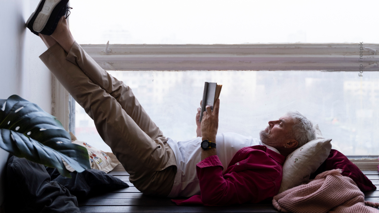 Hombre leyendo