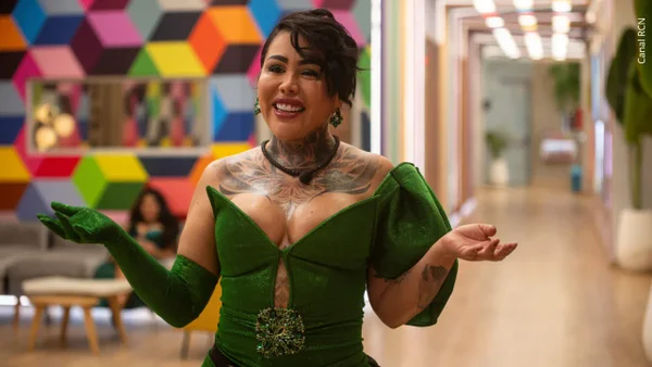 Yina Calderón sorprende con foto de su infancia junto a una de sus hermanas Yina Calderón sorprende con foto de su infancia junto a una de sus hermanas