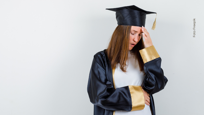 Joven estudió una carrera que no existía por más de 4 años A pesar del engaño, Halis continúa educando a través de contenidos en redes sobre lengua de señas y educación inclusiva.